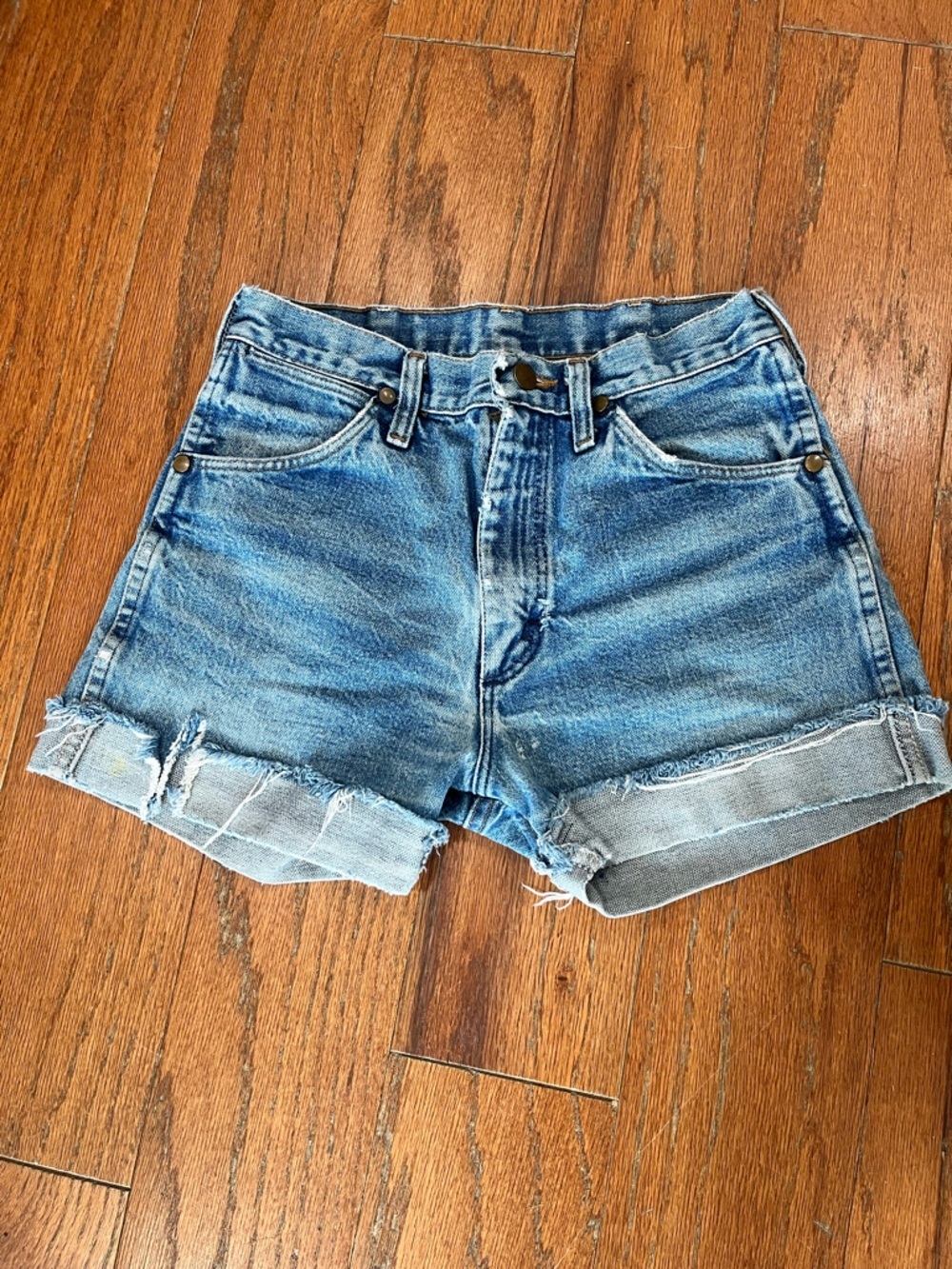 Light Wash Distressed Denim Cutoff wrangler Shorts-28W